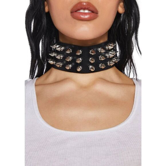 Sassy Spiked Choker - Picture 3 of 3